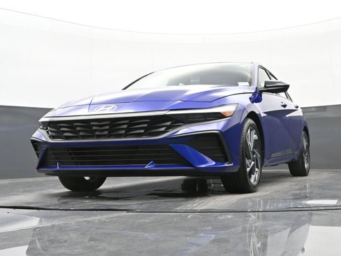 Certified 2025 Hyundai Elantra Sport image 42