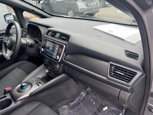 Used 2025 Nissan Leaf S image 28