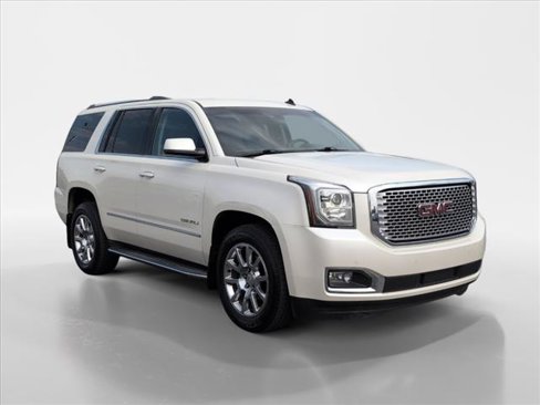 Used 2015 GMC Yukon Denali w/ Touring Package image 2