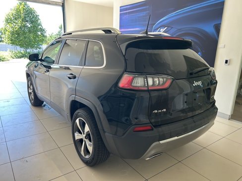 Used 2019 Jeep Cherokee Limited image 2
