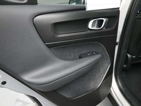 Certified 2023 Volvo XC40 Recharge Ultimate image 29