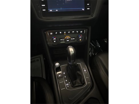 Used 2019 Volkswagen Tiguan SE w/ Panoramic Sunroof Package image 27