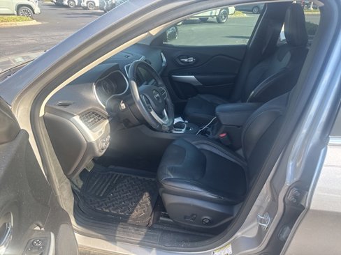 Used 2018 Jeep Cherokee Latitude Plus image 12