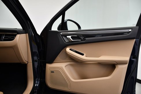 Certified 2021 Porsche Macan image 47