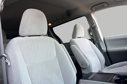 Used 2018 Toyota Sienna LE image 20