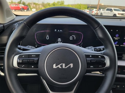 Used 2023 Kia Sportage EX image 11