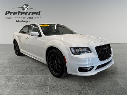 Used 2023 Chrysler 300 Touring L image 1