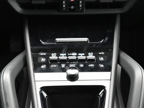 Used 2024 Porsche Cayenne image 24