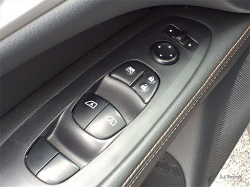 Used 2020 Nissan Pathfinder SL image 15