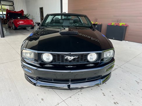 Used 2008 Ford Mustang GT image 2