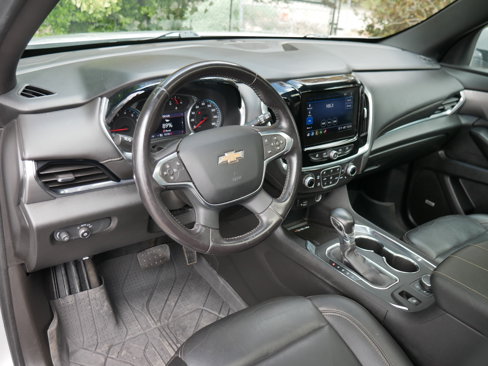 Used 2022 Chevrolet Traverse LT w/ LT Premium Package image 4