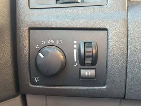 Used 2006 Chrysler 300 C w/ Protection Group II image 7