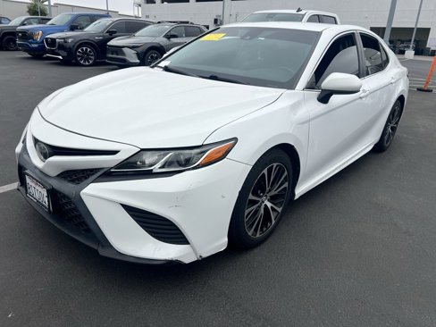 Used 2018 Toyota Camry SE image 2