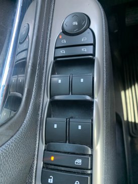 Used 2013 Chevrolet Avalanche LT image 25
