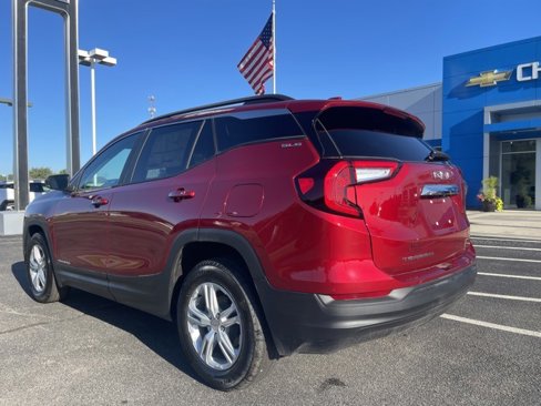 Used 2023 GMC Terrain SLE w/ Driver Convenience Package image 18