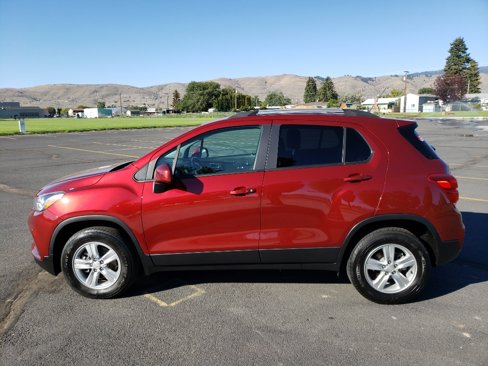 Used 2022 Chevrolet Trax LT w/ LT Convenience Package image 7