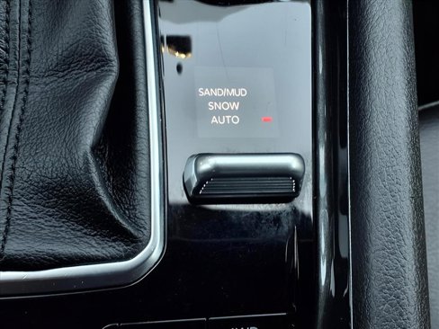 Used 2023 Jeep Compass Latitude image 11