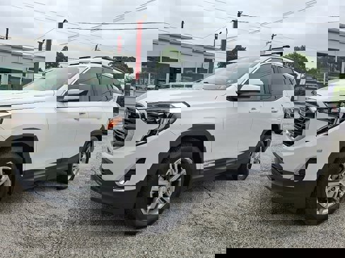 Used 2019 GMC Terrain SLE w/ Driver Convenience Package image 3