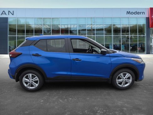 New 2025 Nissan Kicks Play S image 4