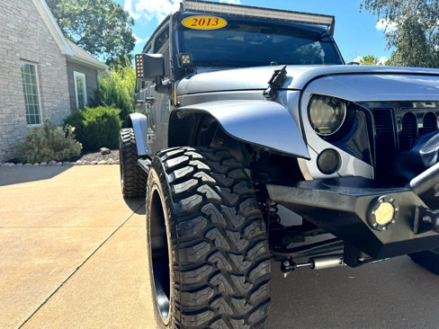 Used 2013 Jeep Wrangler Unlimited Sahara w/ Dual Top Group image 32