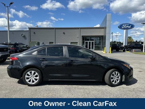 Used 2022 Toyota Corolla LE image 4
