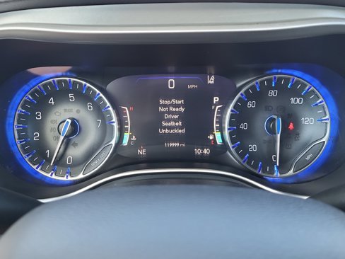 Used 2020 Chrysler Pacifica Touring-L image 18