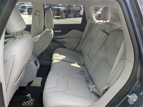 Used 2021 Jeep Cherokee Latitude Lux w/ Comfort/Convenience Group image 13