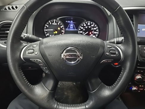 Used 2020 Nissan Pathfinder SV image 19
