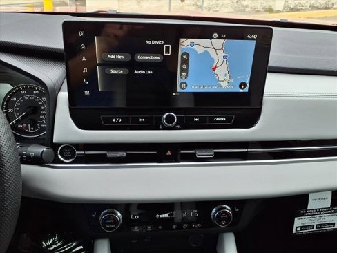 New 2025 Mitsubishi Outlander SE image 16