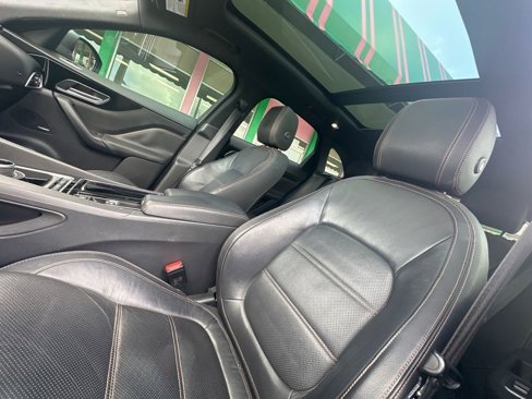 Used 2018 Jaguar F-PACE Prestige image 17