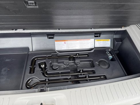 Used 2019 Toyota Highlander XLE image 17