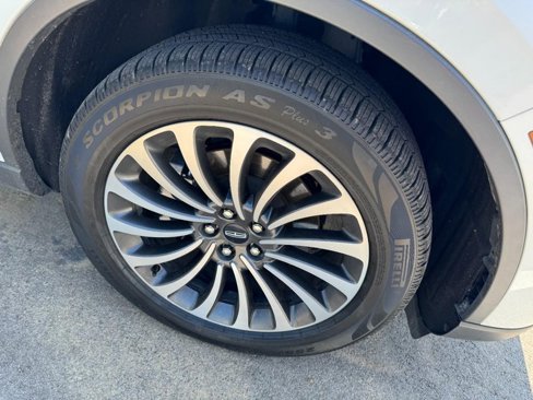 Used 2020 Lincoln Aviator Reserve w/ Elements Package Plus image 4