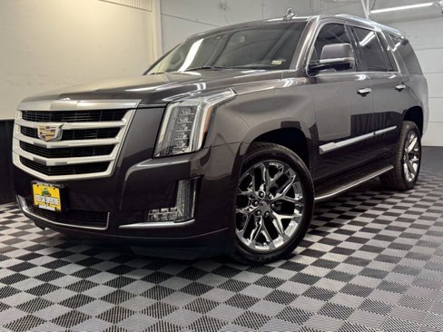 Used 2015 Cadillac Escalade Luxury image 3