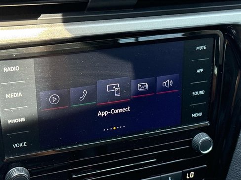 Certified 2022 Volkswagen Passat 2.0T SE image 19