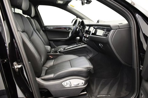 Certified 2025 Porsche Macan Turbo image 50