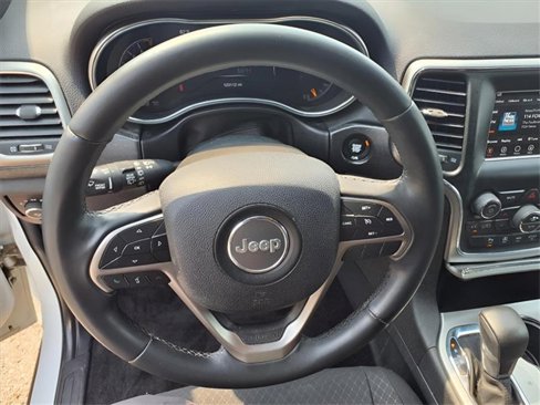 Used 2018 Jeep Grand Cherokee Laredo image 15