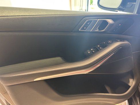 Used 2022 BMW X5 xDrive40i w/ Premium Package image 3