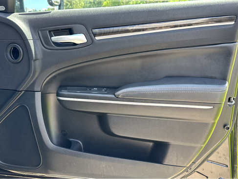 Used 2017 Chrysler 300 C image 10