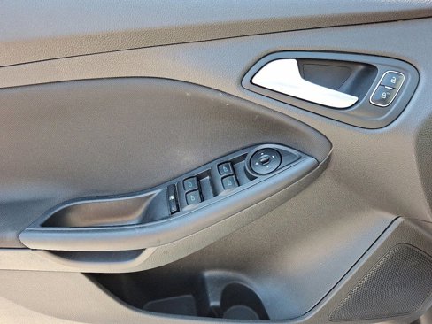Used 2016 Ford Focus SE image 12