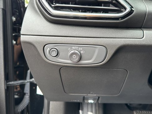 Used 2023 Chevrolet Bolt EUV LT w/ Comfort Package image 21