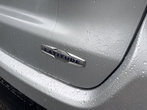 Used 2024 Jeep Compass Latitude image 10