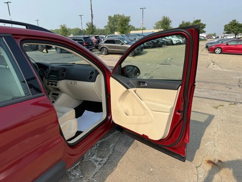 Used 2016 Volkswagen Tiguan S image 24