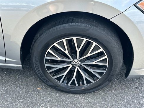 Used 2020 Volkswagen Jetta SE w/ SE Cold Weather Package image 7