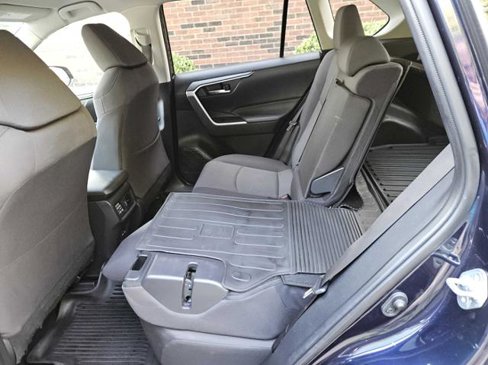 Used 2022 Toyota RAV4 XLE image 26