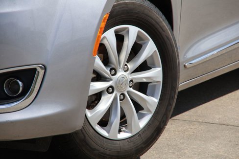 Used 2019 Chrysler Pacifica Touring-L image 27