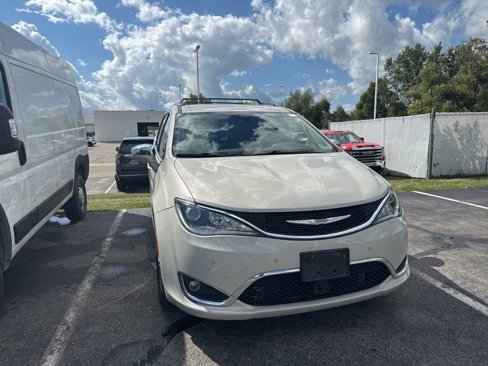 Used 2017 Chrysler Pacifica Limited image 8