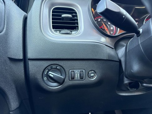Used 2023 Dodge Charger SXT image 4
