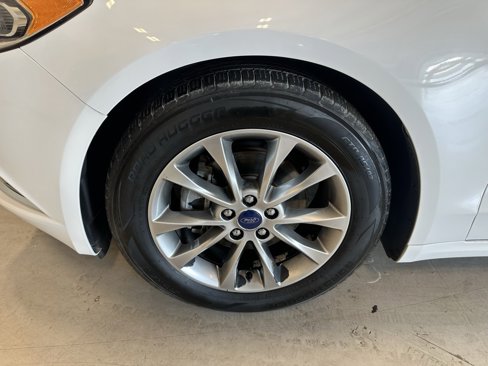 Used 2017 Ford Fusion SE w/ Fusion SE Technology Package image 26