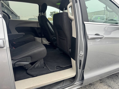 Used 2017 Chrysler Pacifica LX w/ Tire & Wheel Group image 28