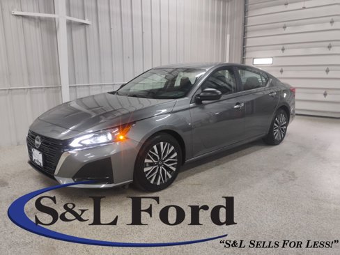 Used 2024 Nissan Altima 2.5 SV image 1